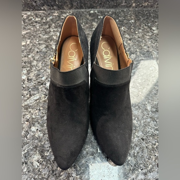 Calvin Klein Black Suede Gold Zip Jitar Leather High Heel Ankle Booties Size 9.5 - Picture 2 of 11
